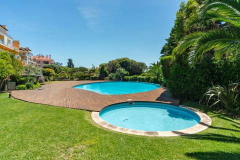 Moradia T5+1 no coração do Estoril