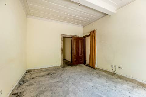 Casa senhorial com jardim privativo, para recuperar, com projecto aprovado, no centro histórico de Cascais