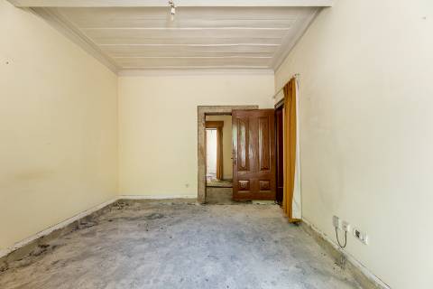 Casa senhorial com jardim privativo, para recuperar, com projecto aprovado, no centro histórico de Cascais