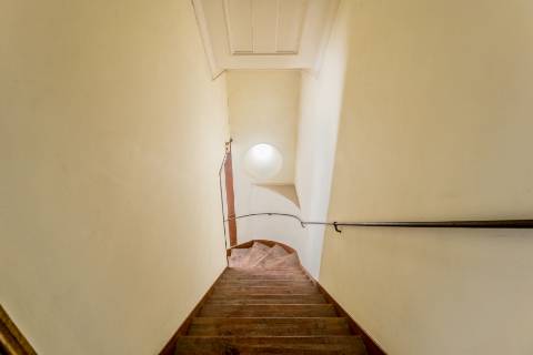 Casa senhorial com jardim privativo, para recuperar, com projecto aprovado, no centro histórico de Cascais