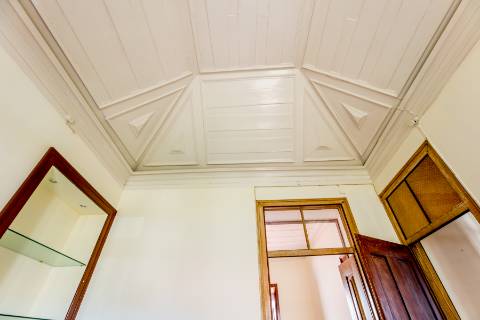 Casa senhorial com jardim privativo, para recuperar, com projecto aprovado, no centro histórico de Cascais