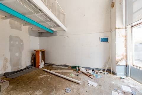 Casa senhorial com jardim privativo, para recuperar, com projecto aprovado, no centro histórico de Cascais