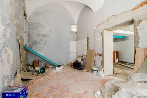 Casa senhorial com jardim privativo, para recuperar, com projecto aprovado, no centro histórico de Cascais