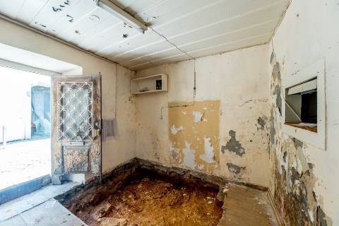 Casa senhorial com jardim privativo, para recuperar, com projecto aprovado, no centro histórico de Cascais