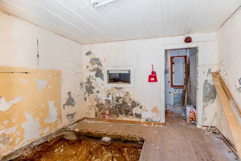 Casa senhorial com jardim privativo, para recuperar, com projecto aprovado, no centro histórico de Cascais