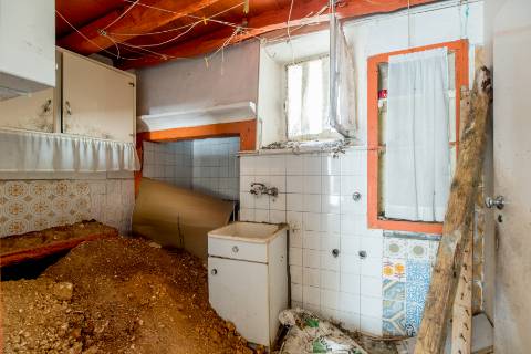 Casa senhorial com jardim privativo, para recuperar, com projecto aprovado, no centro histórico de Cascais