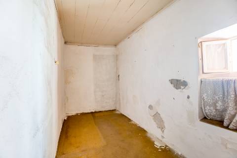 Casa senhorial com jardim privativo, para recuperar, com projecto aprovado, no centro histórico de Cascais