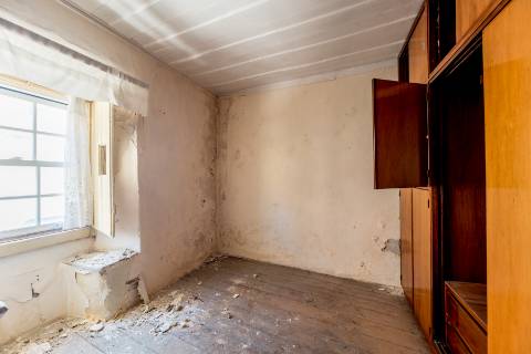 Casa senhorial com jardim privativo, para recuperar, com projecto aprovado, no centro histórico de Cascais