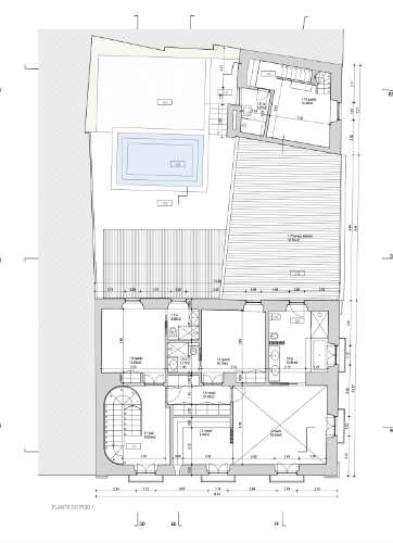 Casa senhorial com jardim privativo, para recuperar, com projecto aprovado, no centro histórico de Cascais