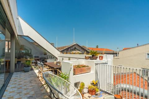 T3+1 com Terraço e Vista Cidade e Rio no Príncipe Real