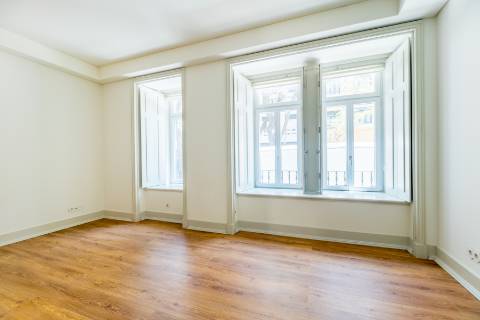 Apartamento T2 com jardim privativo, no Saldanha