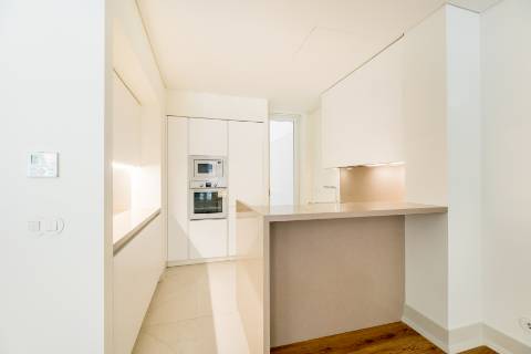 Apartamento T2 com jardim privativo, no Saldanha