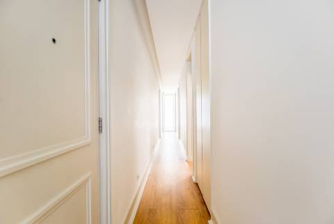 Apartamento T2 com jardim privativo, no Saldanha