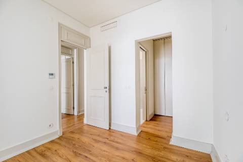 Apartamento T2 com jardim privativo, no Saldanha