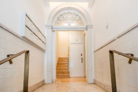 Apartamento T2 com jardim privativo, no Saldanha