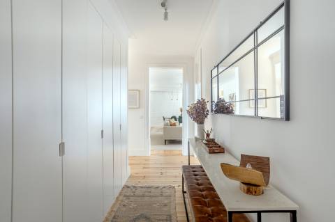 Apartamento T3 de charme com estacionamento junto à Avenida da Liberdade