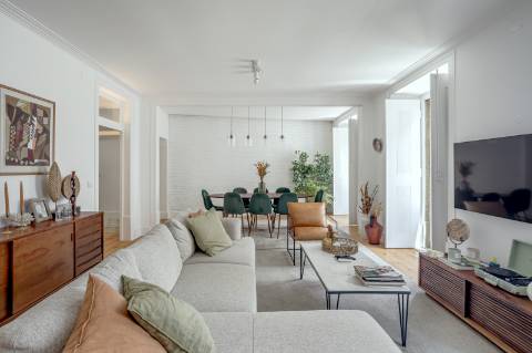 Apartamento T3 de charme com estacionamento junto à Avenida da Liberdade