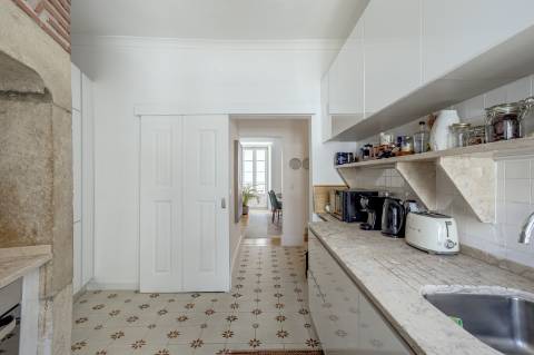 Apartamento T3 de charme com estacionamento junto à Avenida da Liberdade