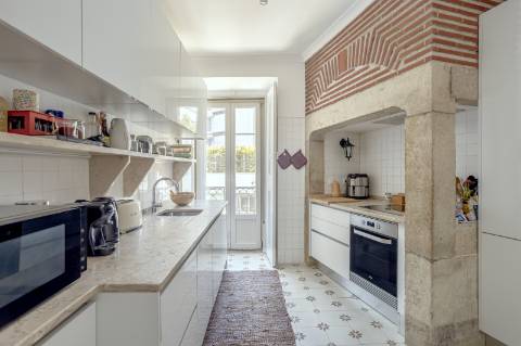 Apartamento T3 de charme com estacionamento junto à Avenida da Liberdade