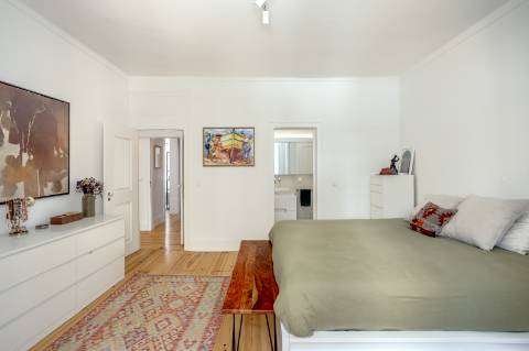 Apartamento T3 de charme com estacionamento junto à Avenida da Liberdade