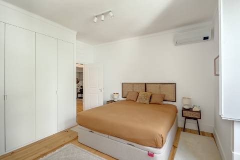 Apartamento T3 de charme com estacionamento junto à Avenida da Liberdade