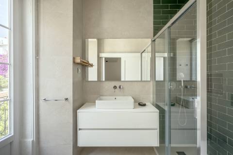 Apartamento T3 de charme com estacionamento junto à Avenida da Liberdade