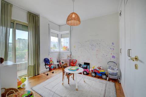 Apartamento T3 com varanda no Pinheiro Manso, Porto