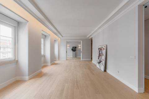 Luxuoso T4+2 junto ao Parque Eduardo VII