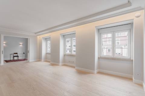 Luxuoso T4+2 junto ao Parque Eduardo VII