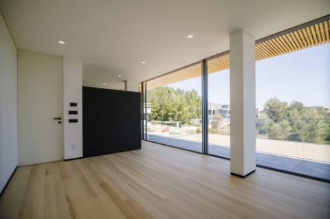 Moradia T4 com jardim e piscina em Cascais