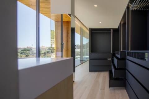 Moradia T4 com jardim e piscina em Cascais