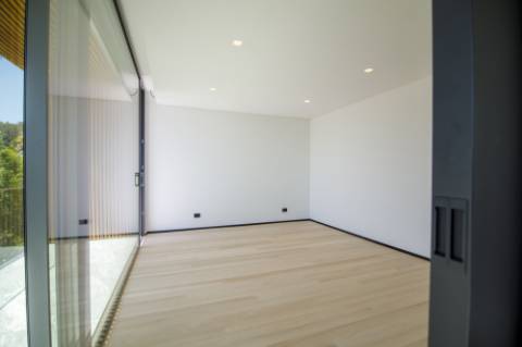 Moradia T4 com jardim e piscina em Cascais