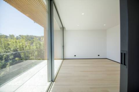 Moradia T4 com jardim e piscina em Cascais