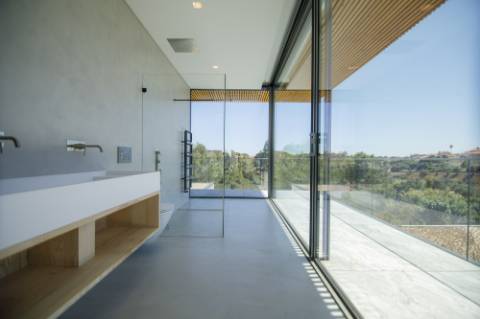 Moradia T4 com jardim e piscina em Cascais