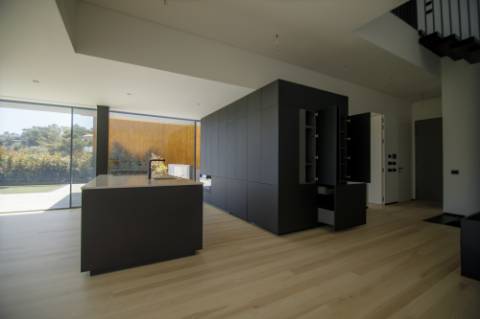 Moradia T4 com jardim e piscina em Cascais