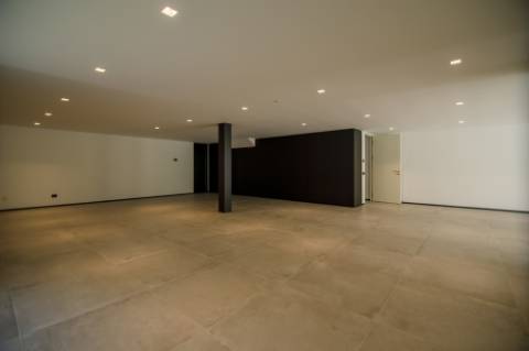 Moradia T4 com jardim e piscina em Cascais