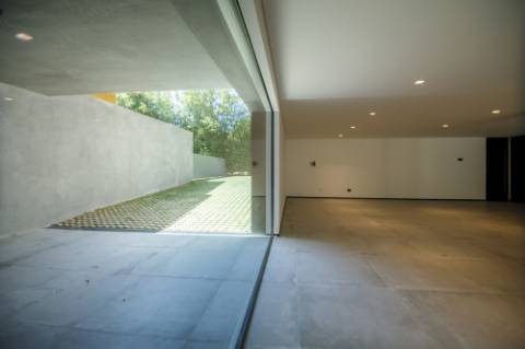 Moradia T4 com jardim e piscina em Cascais