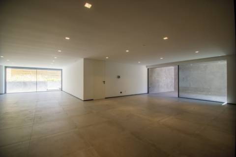 Moradia T4 com jardim e piscina em Cascais