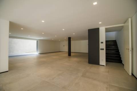 Moradia T4 com jardim e piscina em Cascais