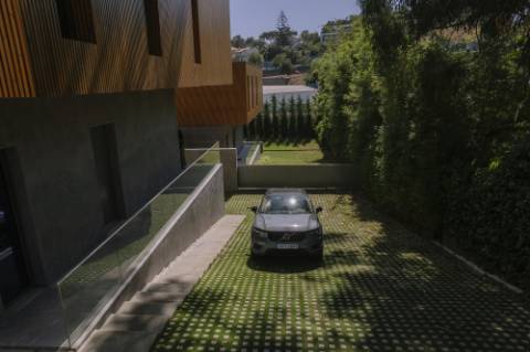 Moradia T4 com jardim e piscina em Cascais