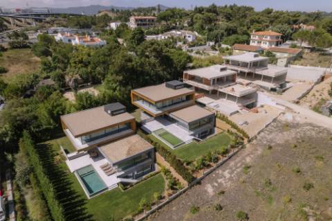 Moradia T4 com jardim e piscina em Cascais