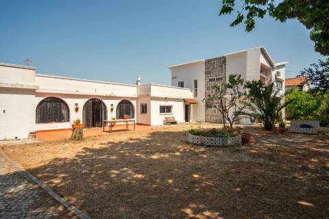 Casa na Falésia da Caparica com jardim ao lado das praias