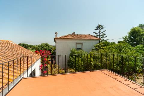 Casa na Falésia da Caparica com jardim ao lado das praias