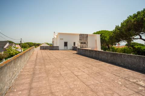 Casa na Falésia da Caparica com jardim ao lado das praias