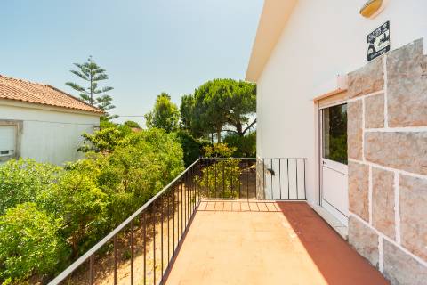 Casa na Falésia da Caparica com jardim ao lado das praias