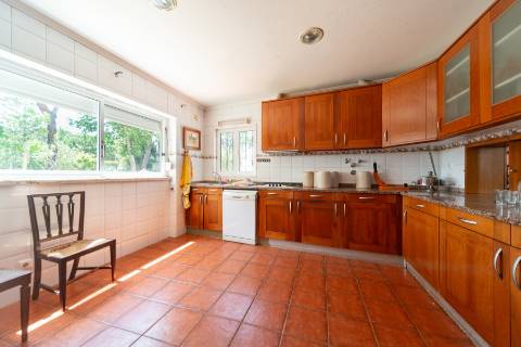 Casa na Falésia da Caparica com jardim ao lado das praias