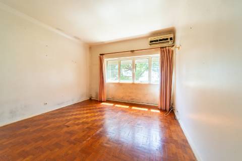 Casa na Falésia da Caparica com jardim ao lado das praias