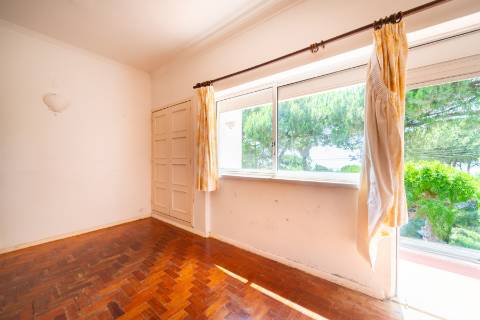 Casa na Falésia da Caparica com jardim ao lado das praias