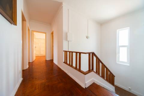 Casa na Falésia da Caparica com jardim ao lado das praias