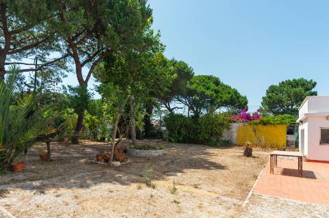 Casa na Falésia da Caparica com jardim ao lado das praias